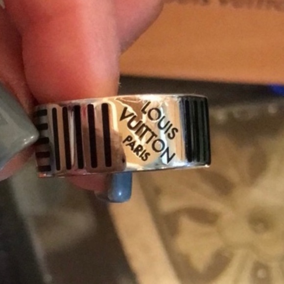 Beautiful Louis Vuitton Unisex Ring Mint Condition - Picture 7 of 13